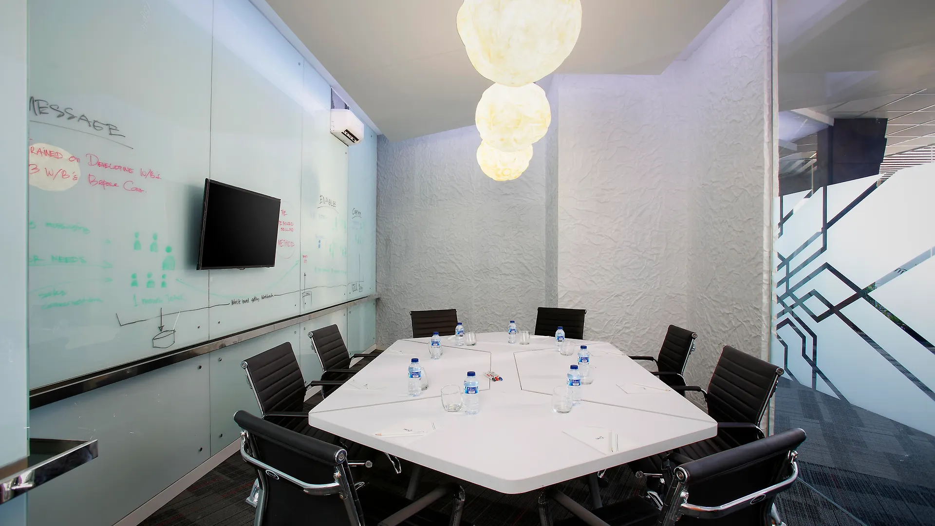 Berry Biz Hotel Seminyak 3*,