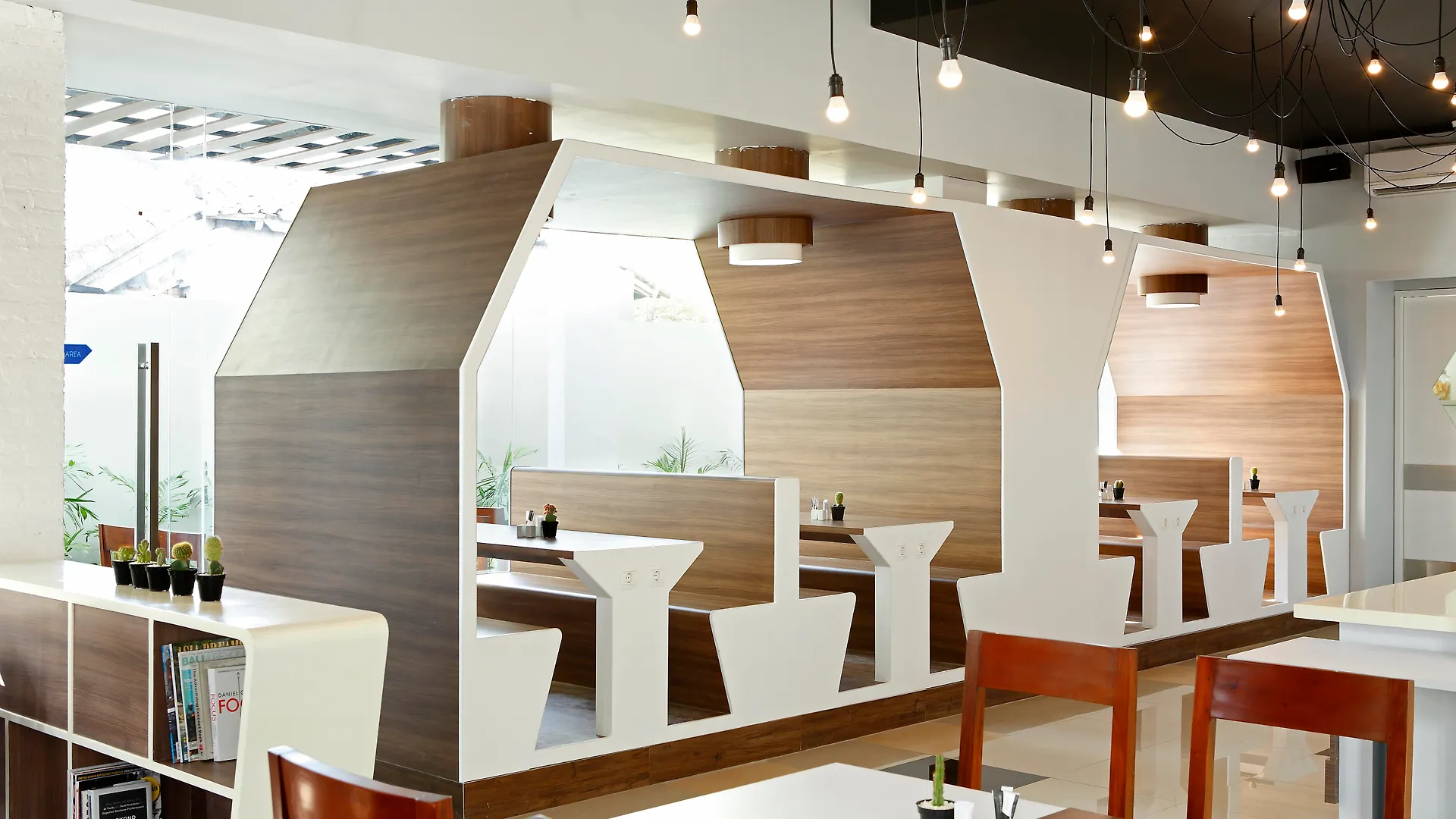 Berry Biz Hotel Seminyak