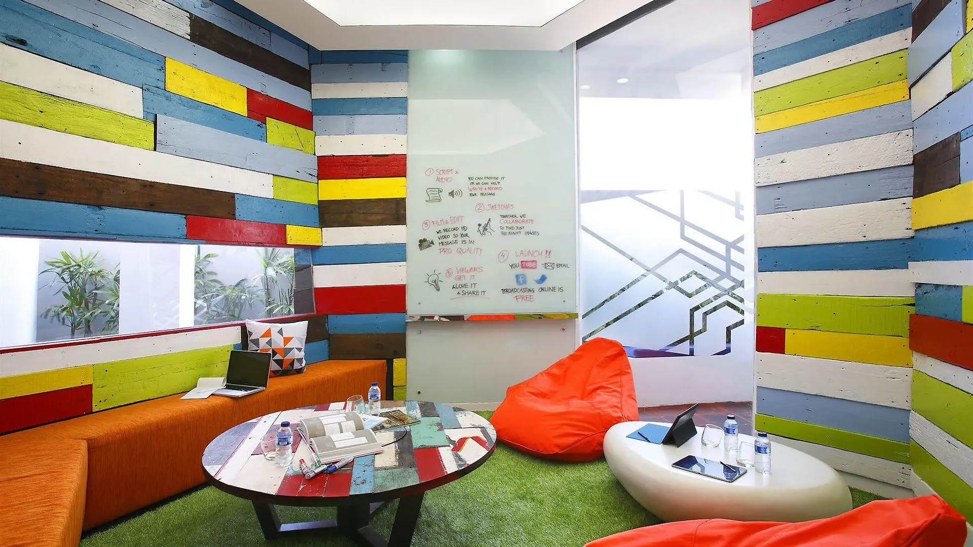 Berry Biz Hotel Seminyak