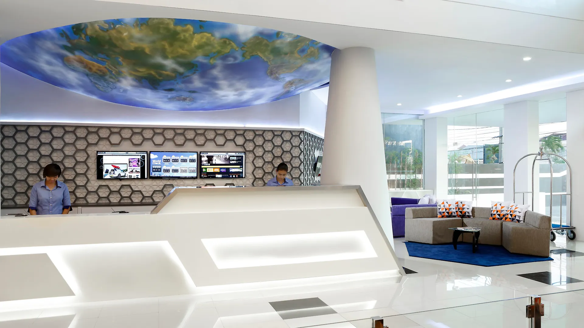 Berry Biz Hotel Seminyak