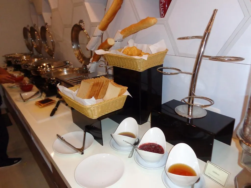 Berry Biz Hotel Seminyak