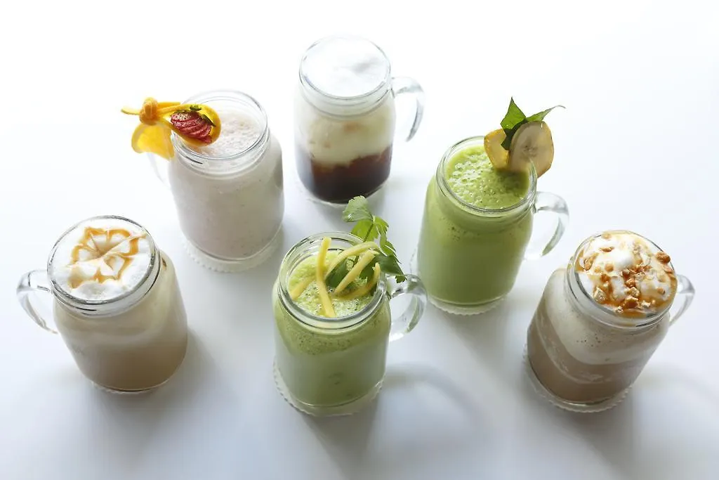 Berry Biz Hotel スミニャック インドネシア